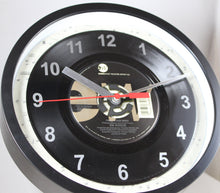 Load image into Gallery viewer, En Vogue &quot;Free Your Mind&quot; Record Clock 45rpm Recycled Vinyl
